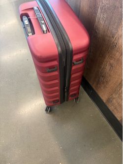 lots of carry ons and check in bags