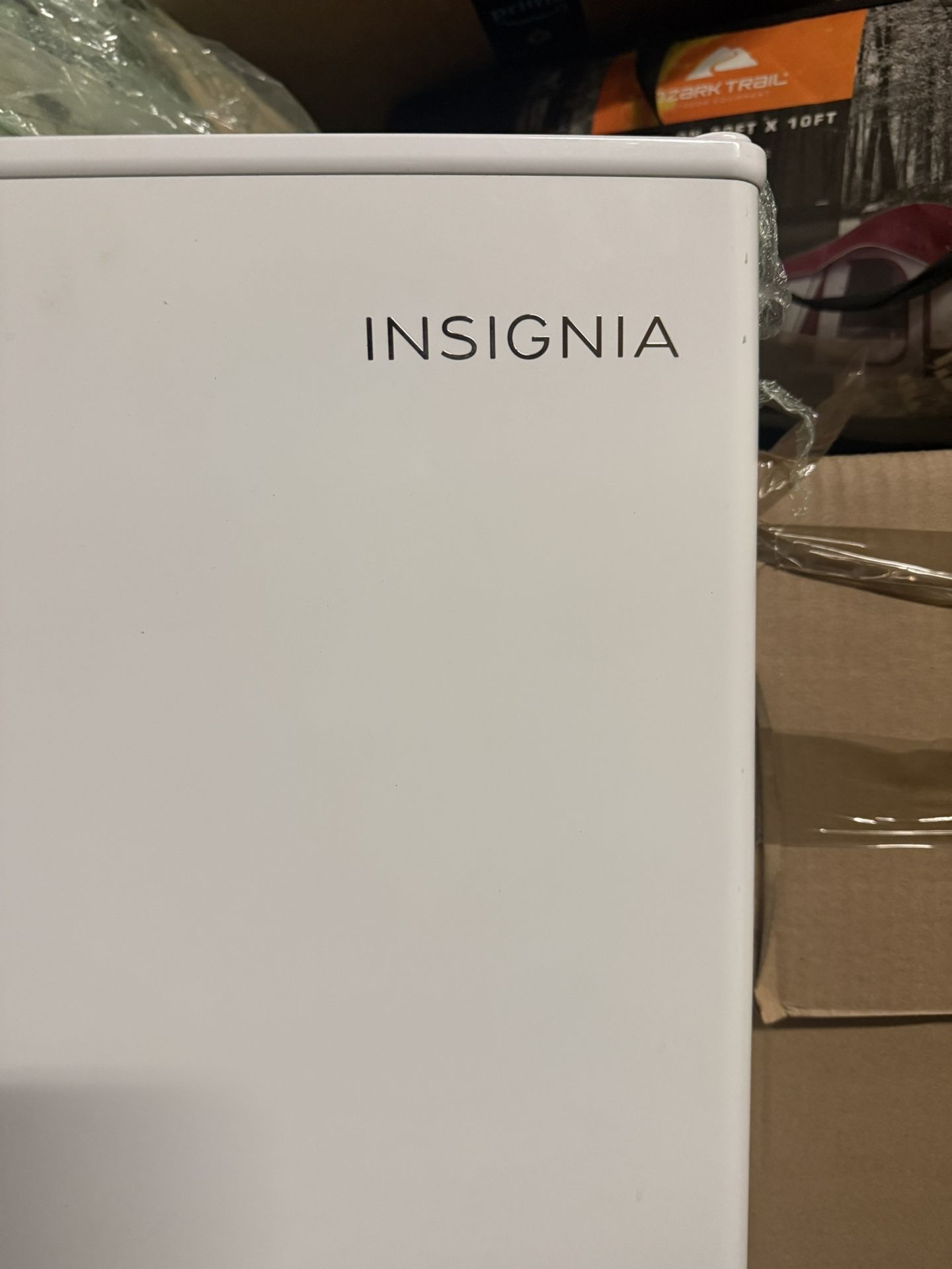 Insignia White Frise.