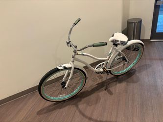 White and teal Huffy Cranbrook women’s 26-inch beach cruiser bicycle, in good condition.. only $125