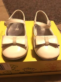 White girl shoes size 10C