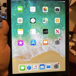 iPad Air 1st Gen 9.7” Retina Display 16GB Space Gray Wi-Fi