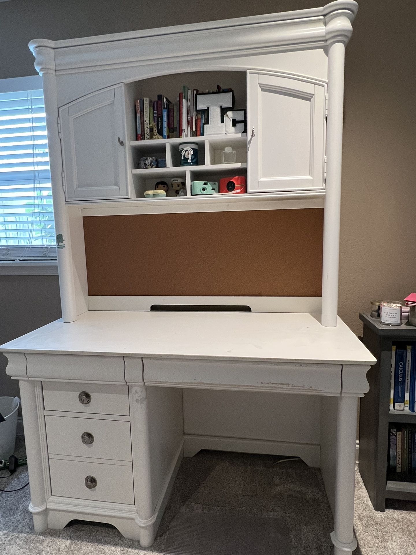 RTG Desk & Hutch