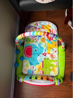 Play mat with piano