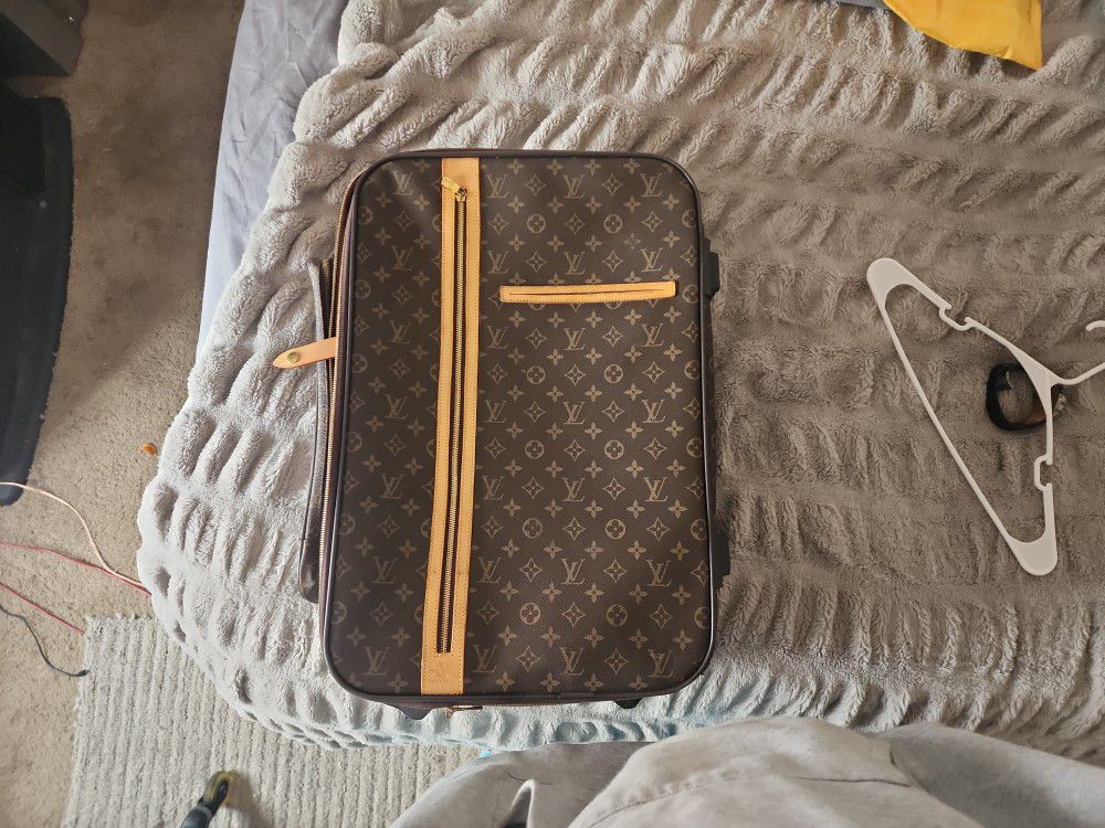 Louis Vuitton Monogram Designer Handbag for Sale in Huntington Beach, CA -  OfferUp