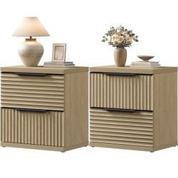Set of 2 Nightstands with Fluted Drawers