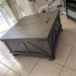 Coffee Table   Width: 36.00"Depth: 36.00"Height: 18.00"