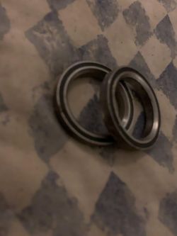 Throne headset sealed berrings