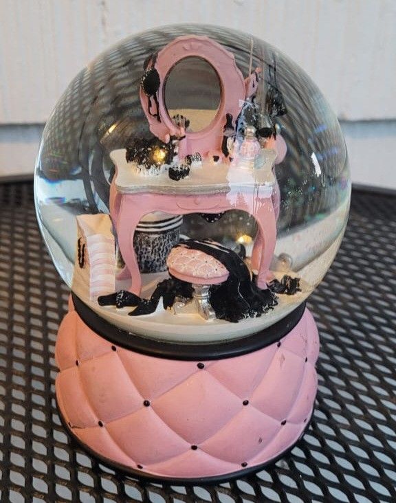Victoria Secret Sankyo Musical Snow Globe “La Vie en Rose” Pink Wardrobe Vanity
