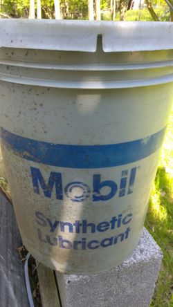 Mobile synthetic gear lubricant