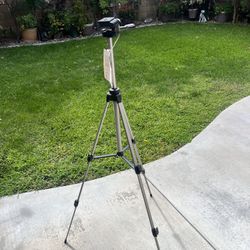 Deluxe Camera Tripod 