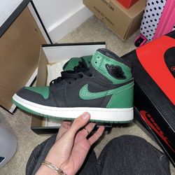 Pine green 1s , shattered backboard 1s