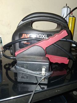 Jump starter works like new comes with charger