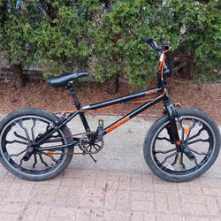 Mongoose Rebel Freestyle BMX Bike, 20-inch Snowflake Mag Wheels Star Spokes 