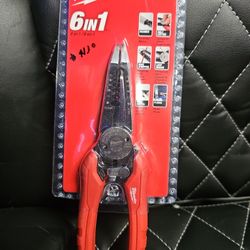 Milwaukee
7.75 in. Combination Electricians 6-in-1 Wire Stripper/Cutter Pliers
