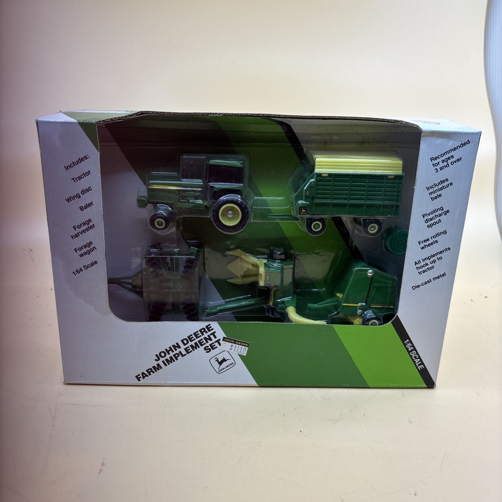 1991 ERTL #5626 JOHN DEERE TRACTOR AND IMPLEMENT SET-1/64 NOS