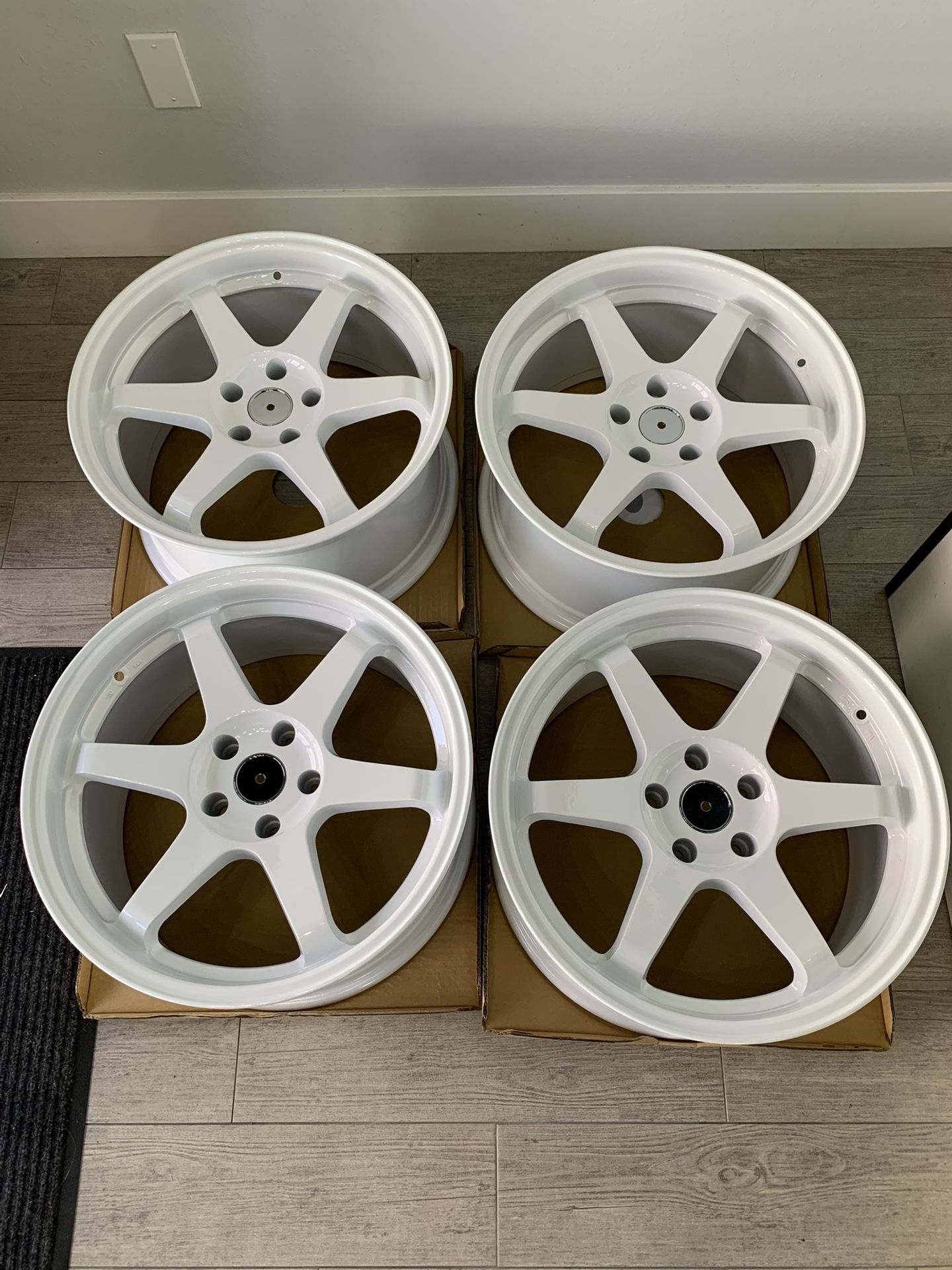 White Rims 5x114.3 18x9.5” +35 Set Of 4