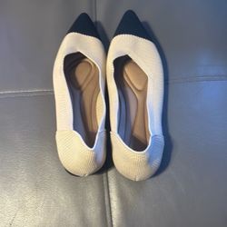 New Womans Size 9 Shoes 