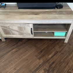 ⸻  Beautiful farmhouse-style TV stand / media console in great condition.