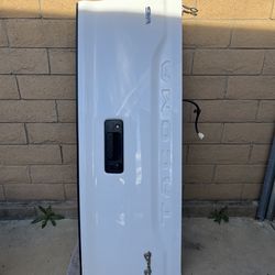 2018. Toyota Tacoma. Tail gate.