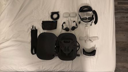 Meta Quest 3 w/ accessories