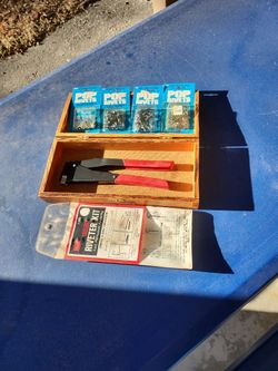 Craftsman Riveter With Rivets And Box