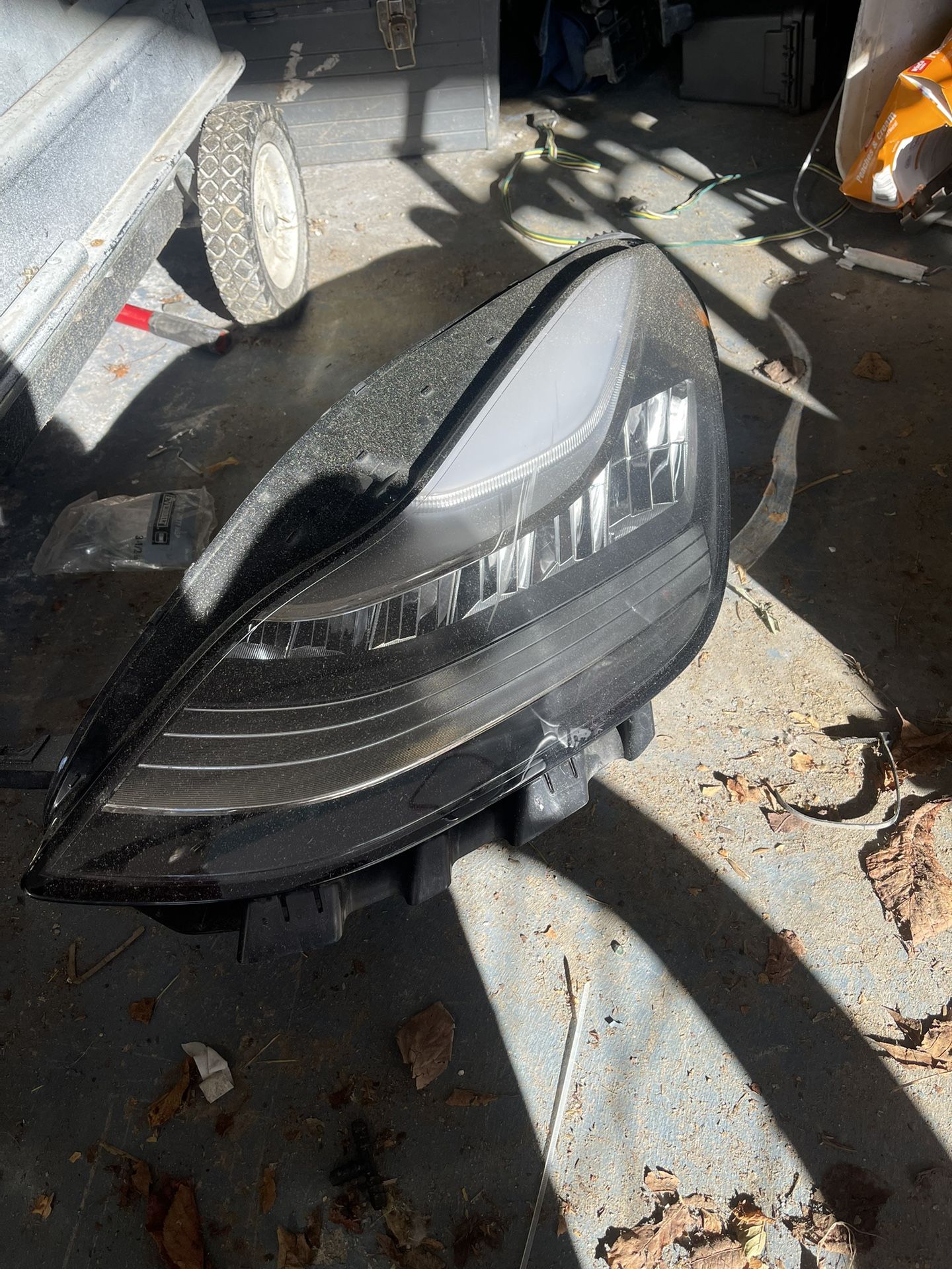 L Tesla Model 3 Headlight