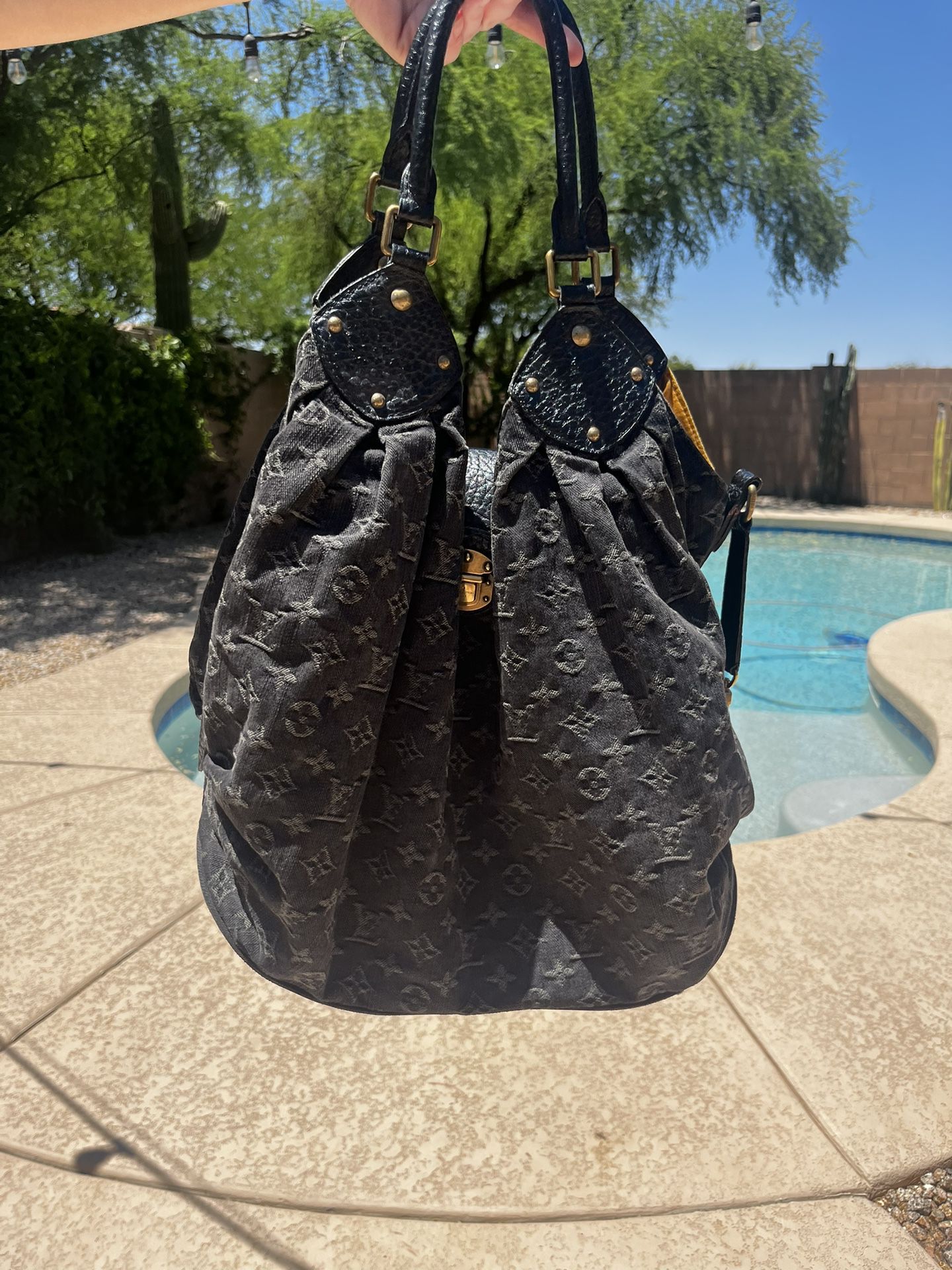 Louis Vuitton pre-owned By The Pool Shoulder Bag - Farfetch