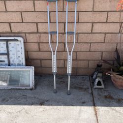 Set of new aluminum crutches, 5’.2” to 5’.10” hight.