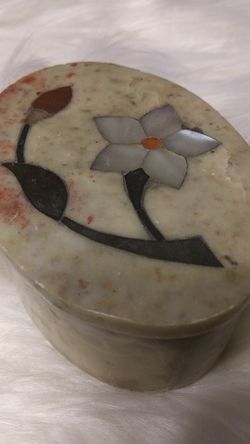 VINTAGE STONE AND SHELL TRINKET BOX