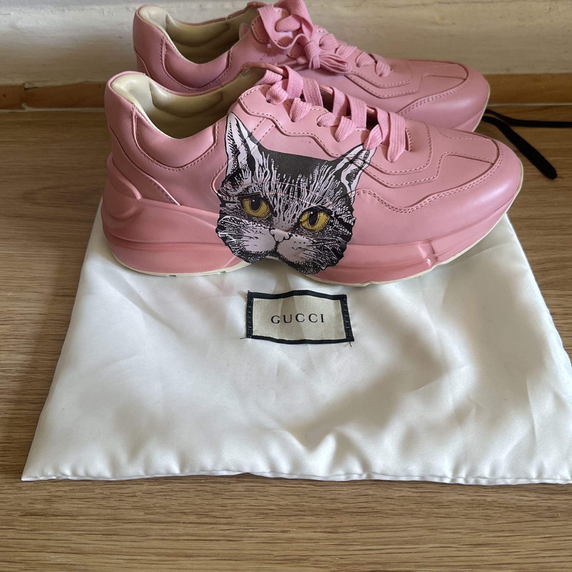 Gucci Women Sneaker Sz 38 Euro/ Sz 7.5 US