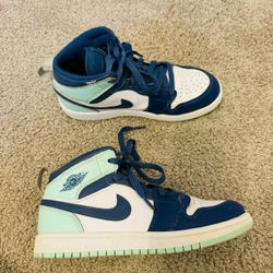 Preschool Air Jordan Retro 1 MID 'Mystic Navy Mint Foam Size 2Y