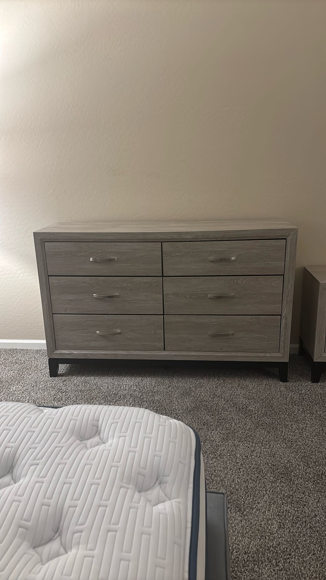 Dresser & Nightstand Bedroom Set 