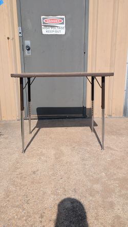 Adjustable Height Classroom Table