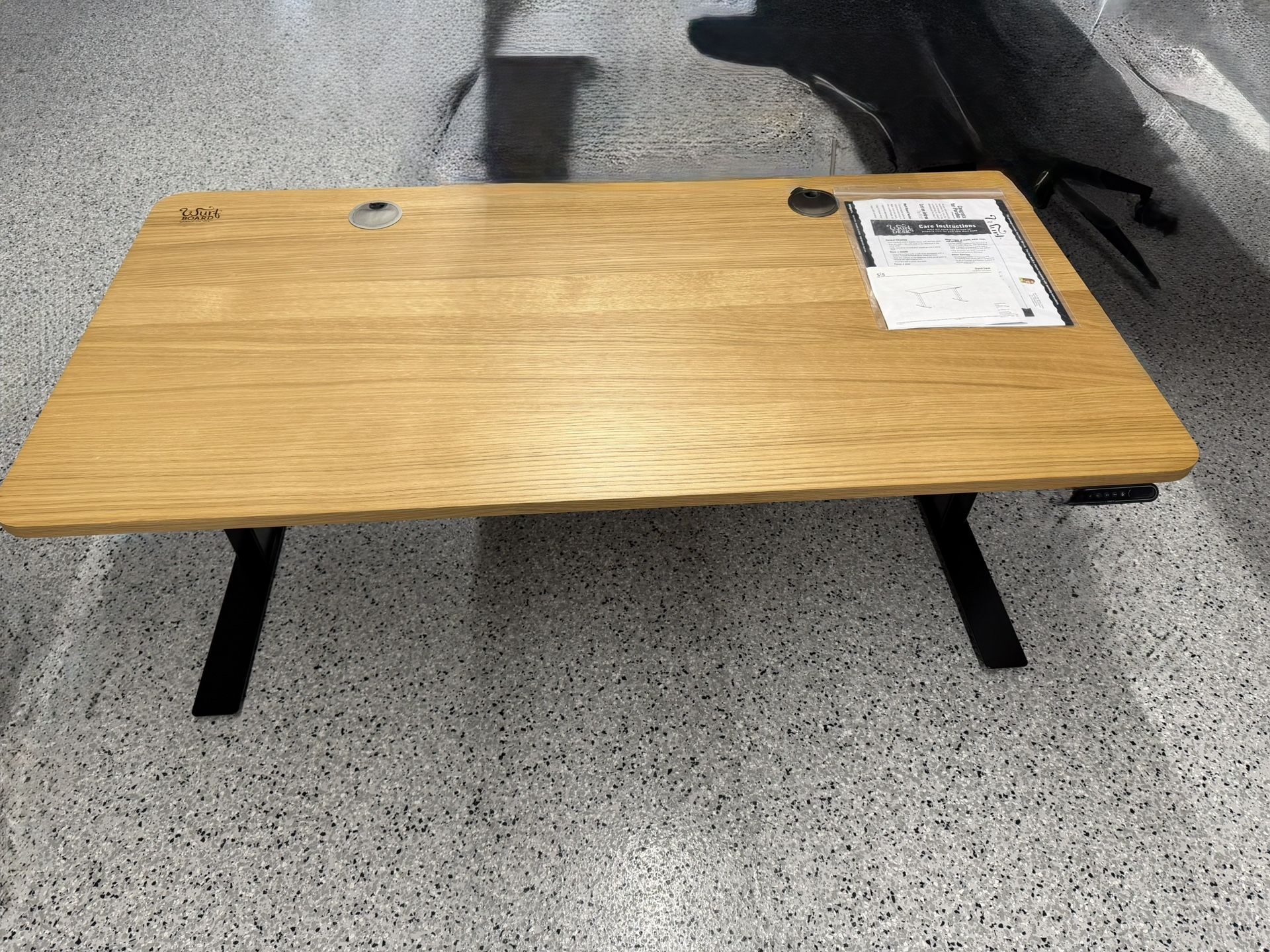 Brand New sit stand table black/Oak Veneer Top