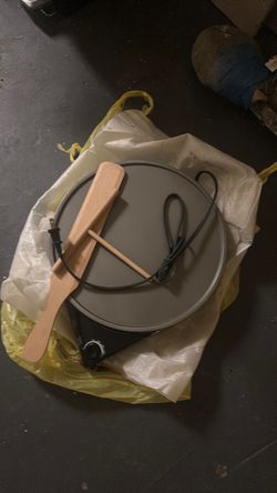 Electric Crepe Maker with Wooden Spreader