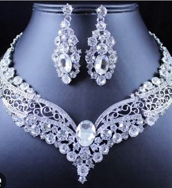 Quinceañera Silver Necklace Set