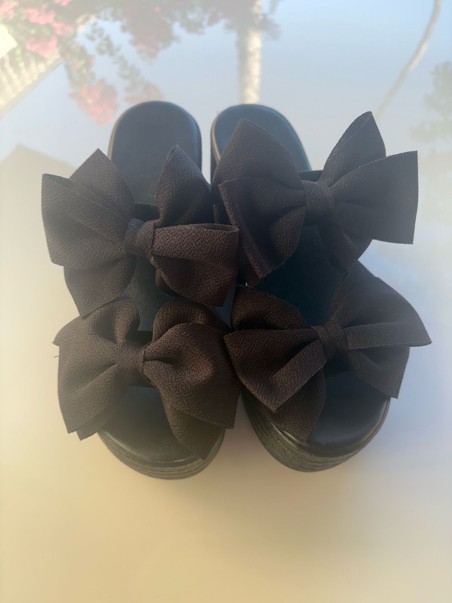 black wedges !