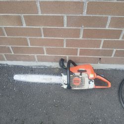 Stihl  MS290 farm boss 20 inch bar. New Chain runs excellent.