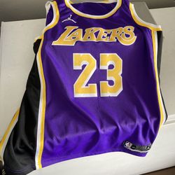 LEBRON Jersey   Size 48
