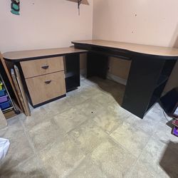 Wooden Desk With Side File Cabinet 
