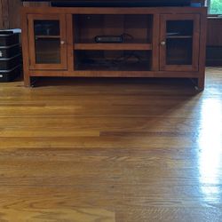 TV / Entertainment Center 