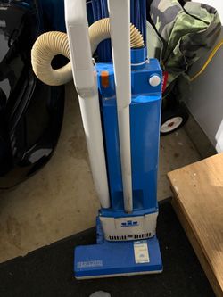 Windsor Versamatic Upright Vacuum