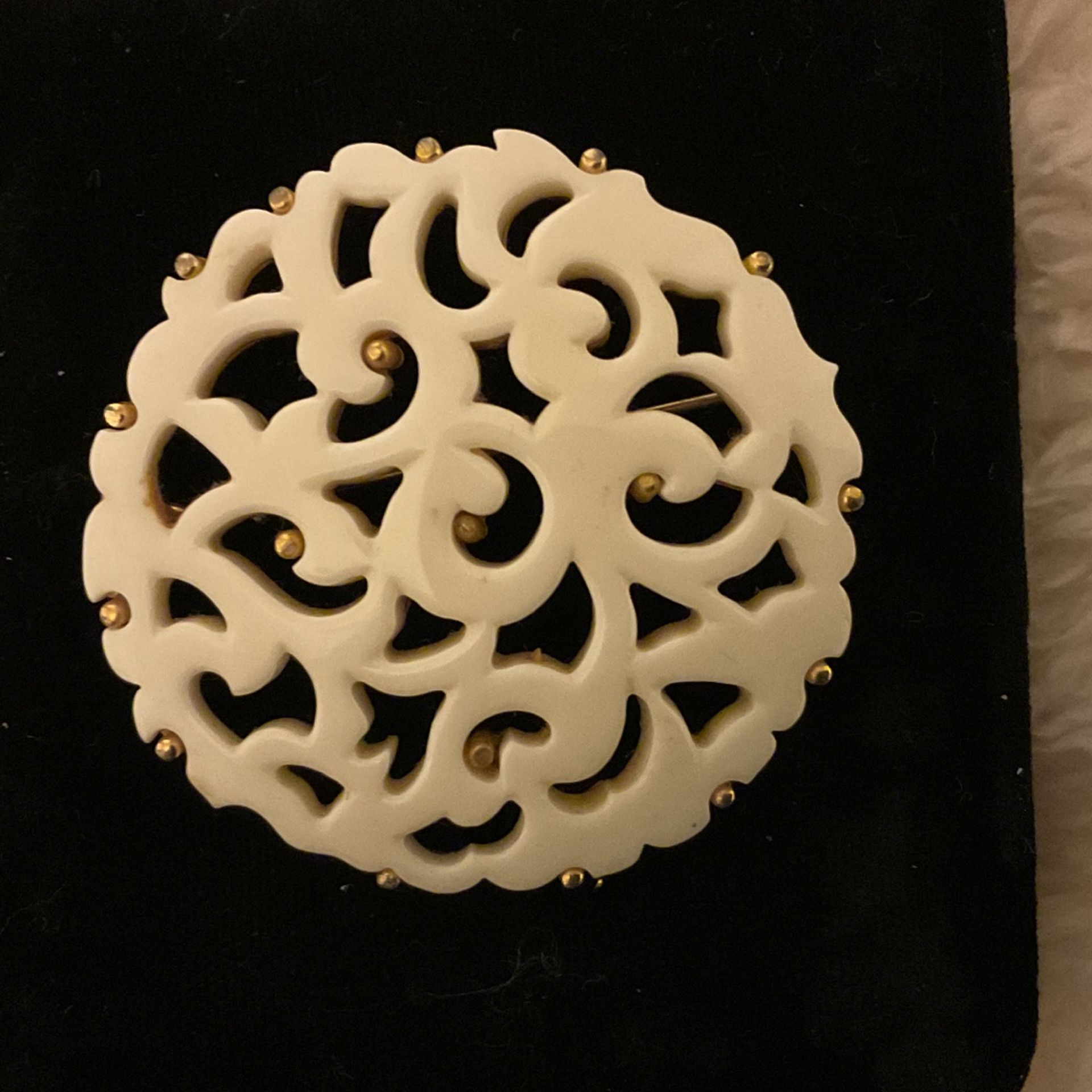 Vintage Goldtone/ Off White Brooch(Monet )
