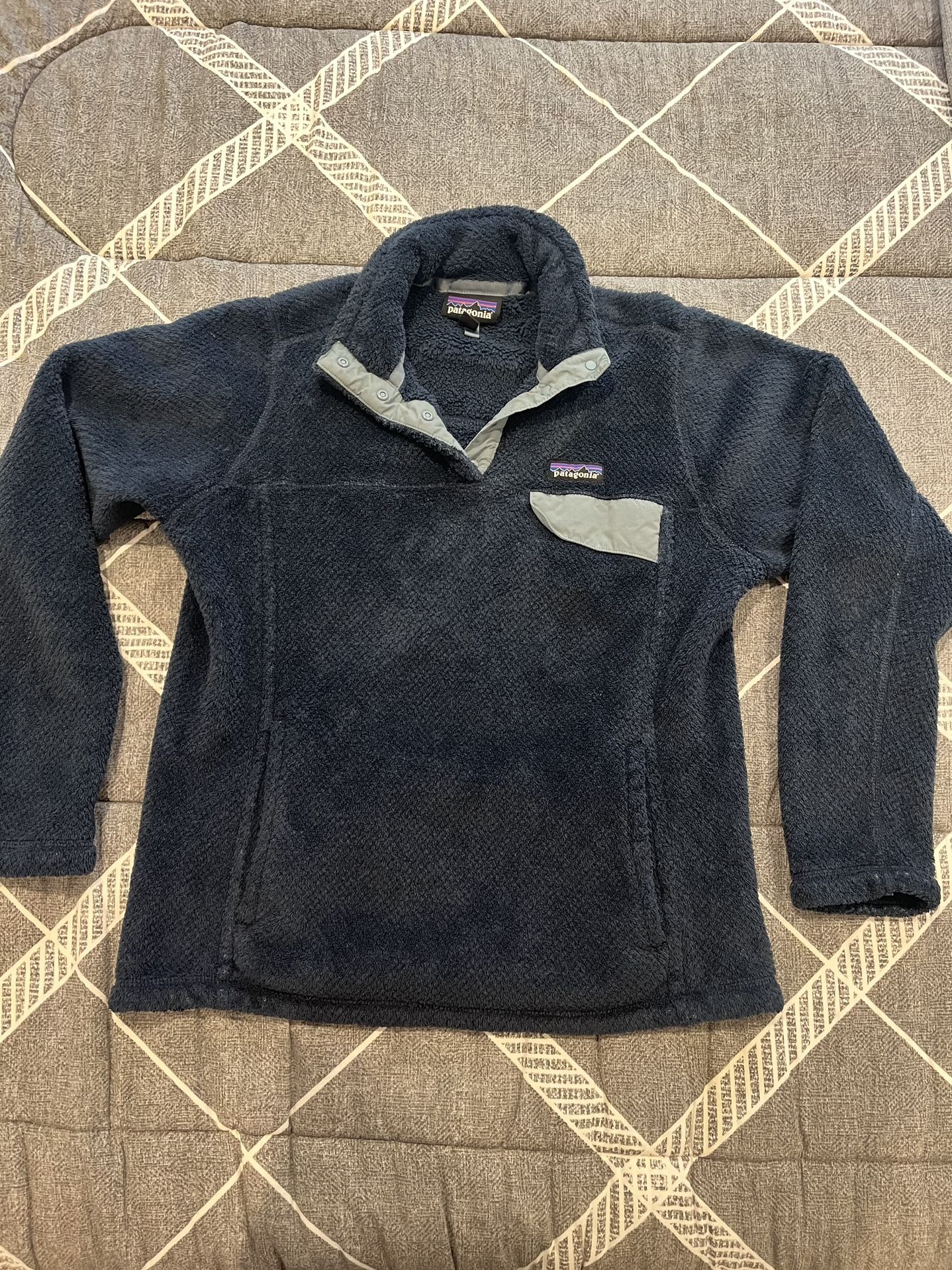 Women’s Navy Blue Patagonia Sweater 