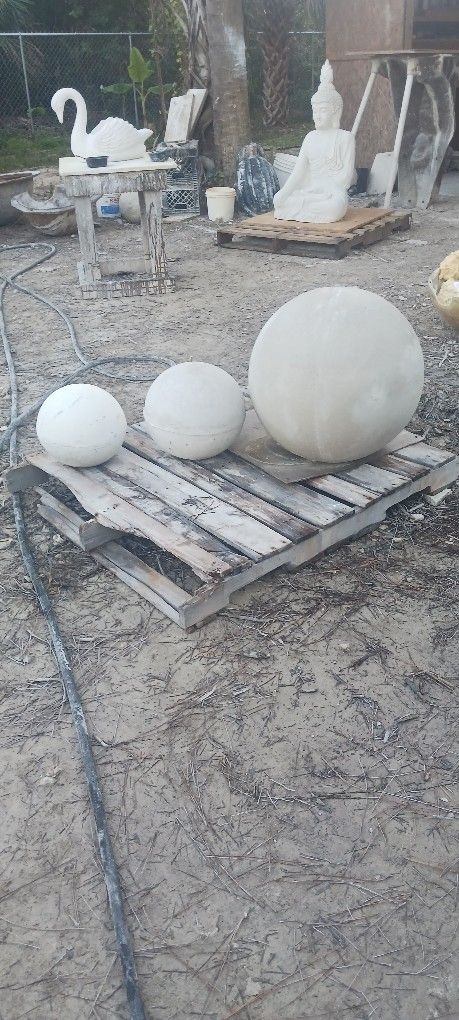 Concrete Sphere Set