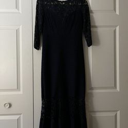 It’s A Beautiful long Evening Dress The Color Is Navy Blue The Size Is Medium  Made By TADASHI SHOJI