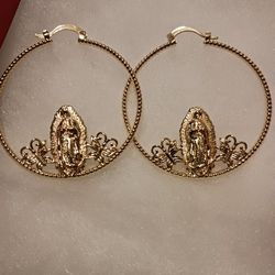 Woman's Gold Plated Earrings 