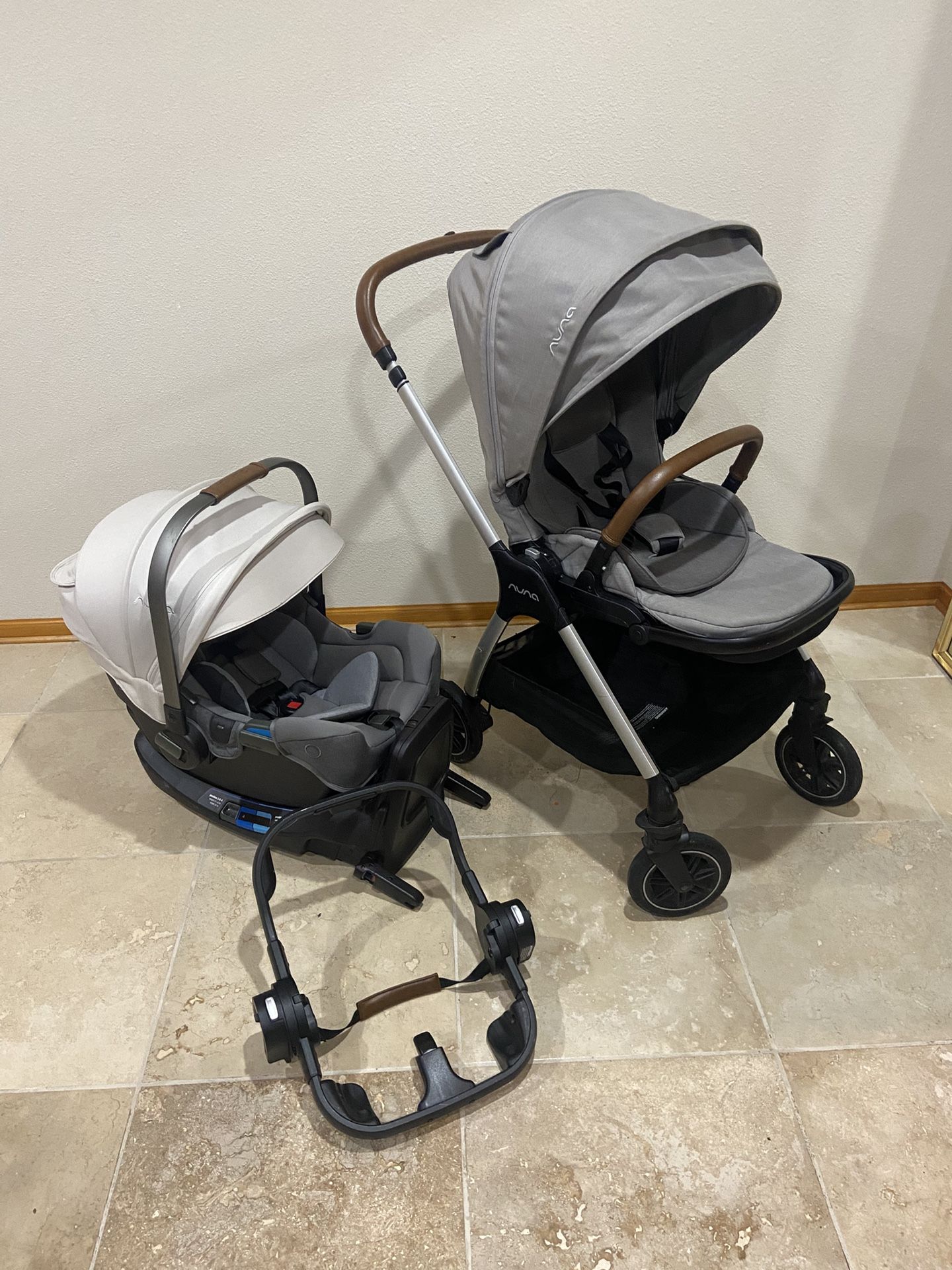 Nuna Triv Stroller with Car Seat RX