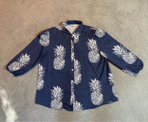 Navy blue pineapple print button-up shirt  size M #hawaiian #summer