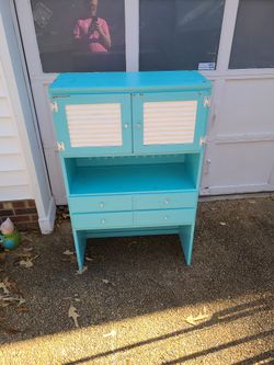 Child's Ethan Allen Hutch.  